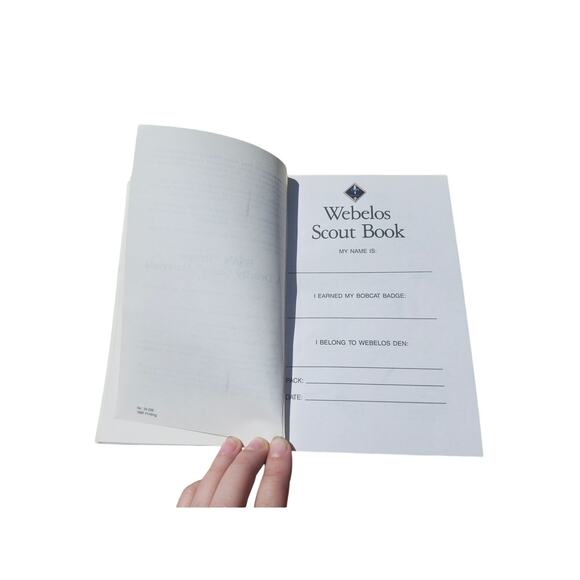 Vintage 1988 Webelos Scout Book Paperback Boy Scouts of America BSA Americana - Picture 6 of 6